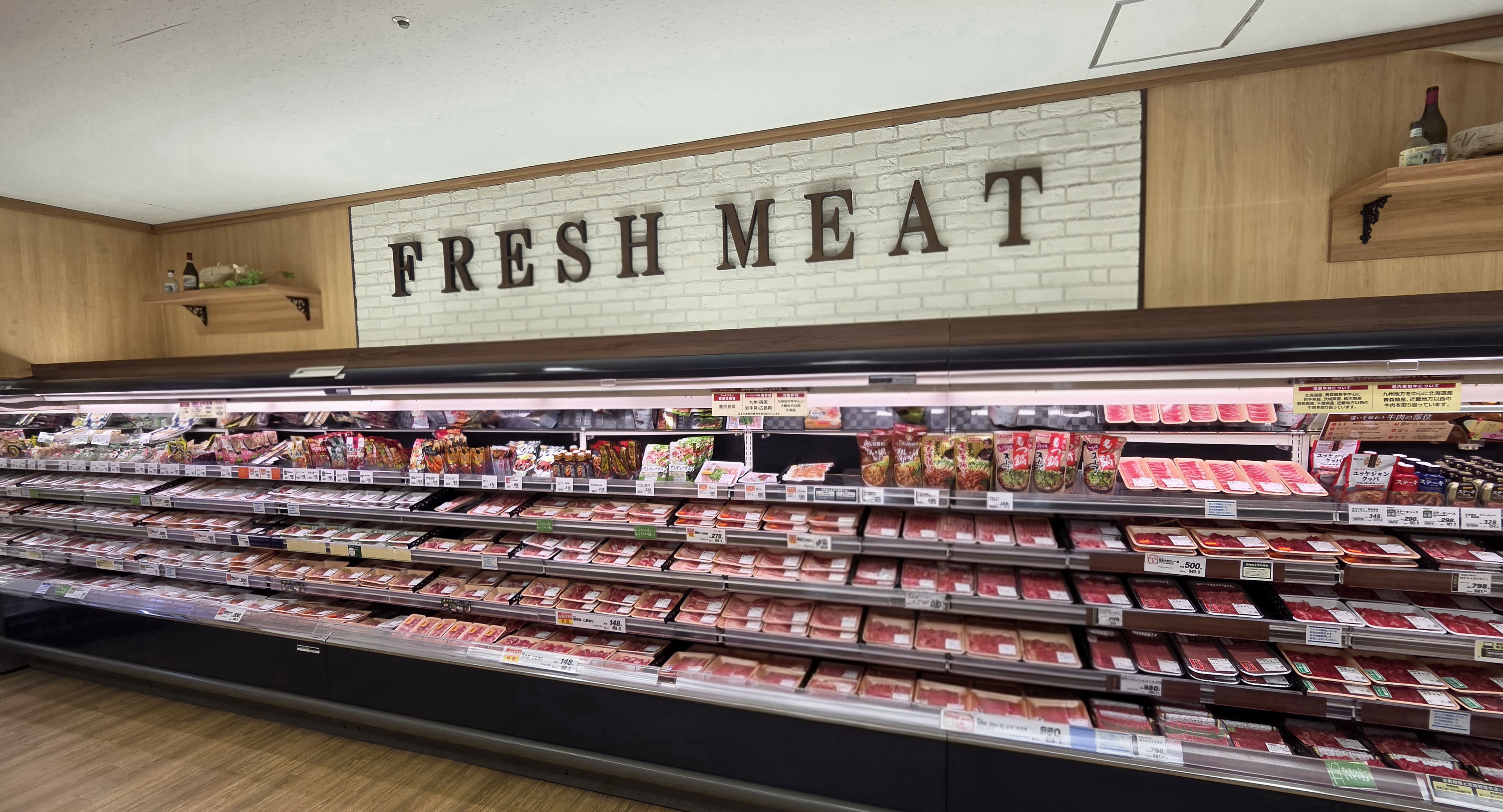 現在の売場、FRESH MEATの看板がある精肉コーナー